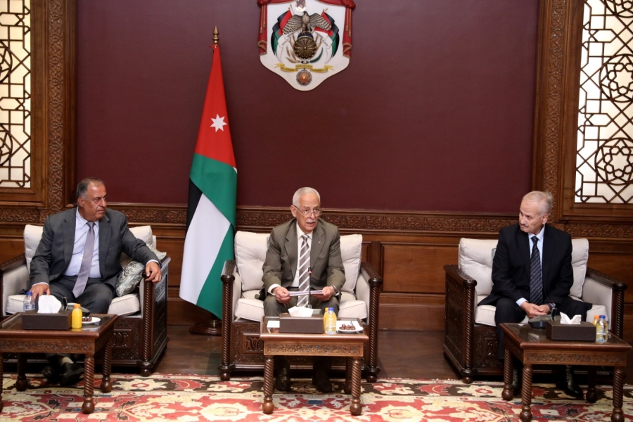 رئيس الديوان الملكي يلتقي وفدا من أبناء أهالي الرملة