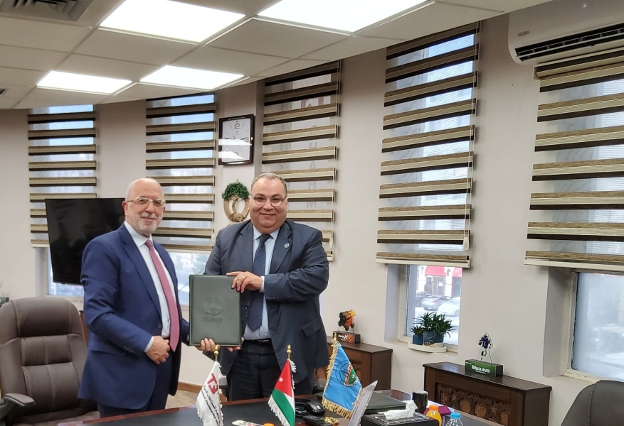 توقيع اتفاقية تعاون بين جامعة الزرقاء وشركة التقدم للصناعات الدوائية