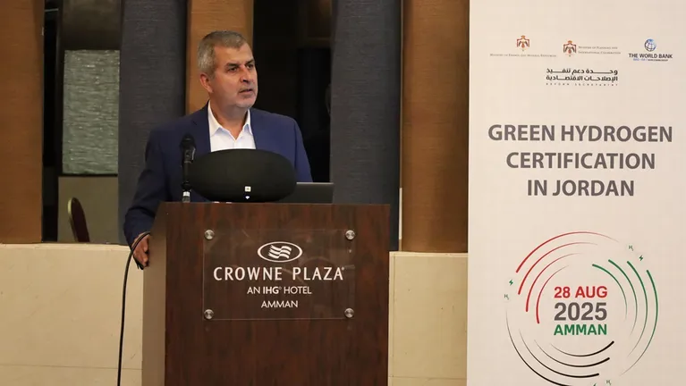 الخرابشة يفتتح ورشة متخصصة بنظام اعتماد الهيدروجين الأخضر في الأردن