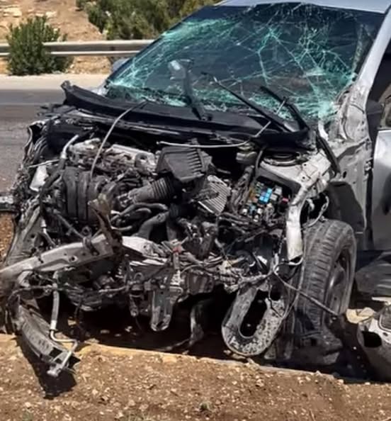 بالصور ... نجاة سائق بحادث سير على إشارة كفر عان غرب إربد