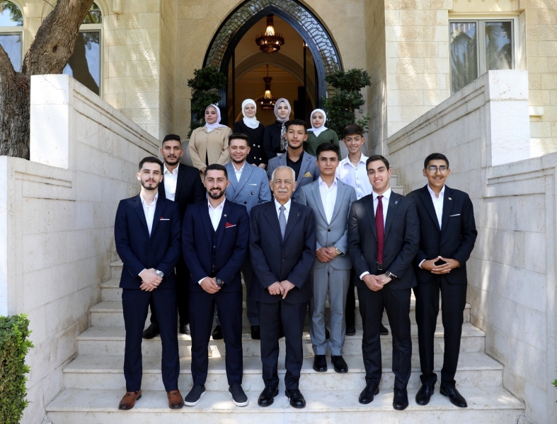 رئيس الديوان الملكي يلتقي وفدا شبابيا من مبادرة نقطة ابتكار