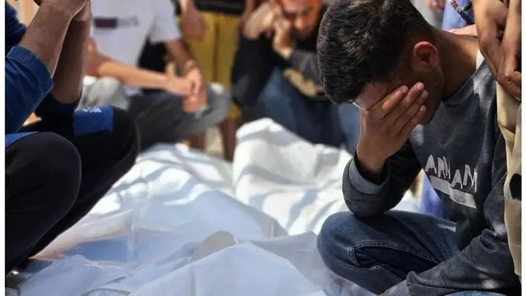 21 شهيدا في غارات إسرائيلية على منازل وخيام نازحين بالقطاع منذ فجر اليوم