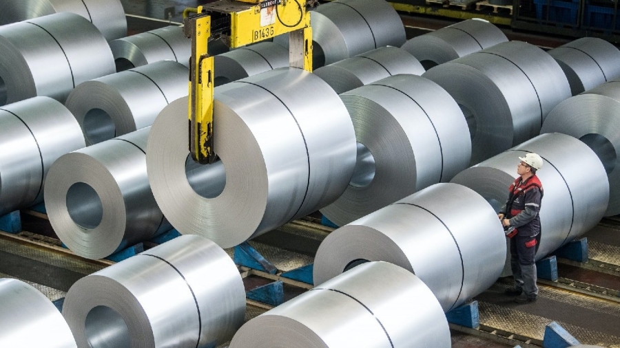 سعر خام الحديد يتجه لتحقيق أول مكاسب شهرية متتالية هذا العام