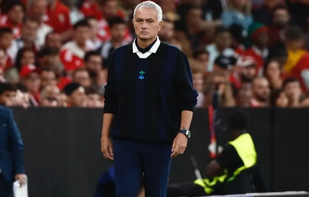 رسمياً.. إقالة مورينيو من تدريب فنربخشة