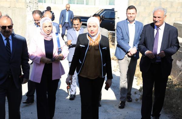 وزيرة التنمية الاجتماعية تطلع على خدمات مركز مأدبا الدامجة ونادي المسنين