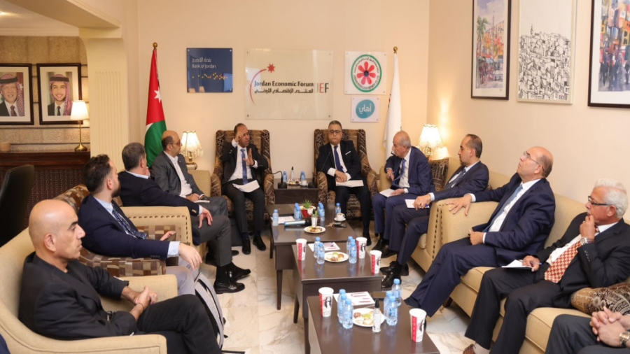 البنك المركزي: الصحة والتعليم والخدمات الحكومية الأكثر كثافة في العمالة