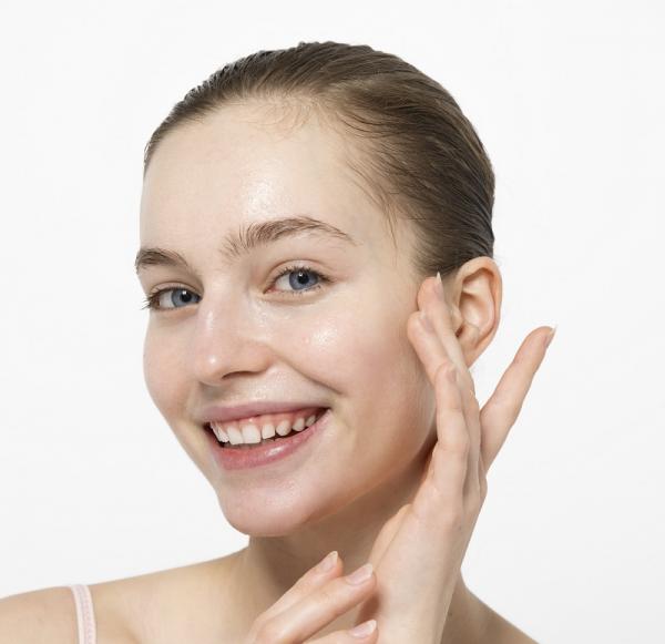 صيحة البشرة الهلامية موضة جمالية رائجة .. إشراقة طبيعية بلمسة مرنة