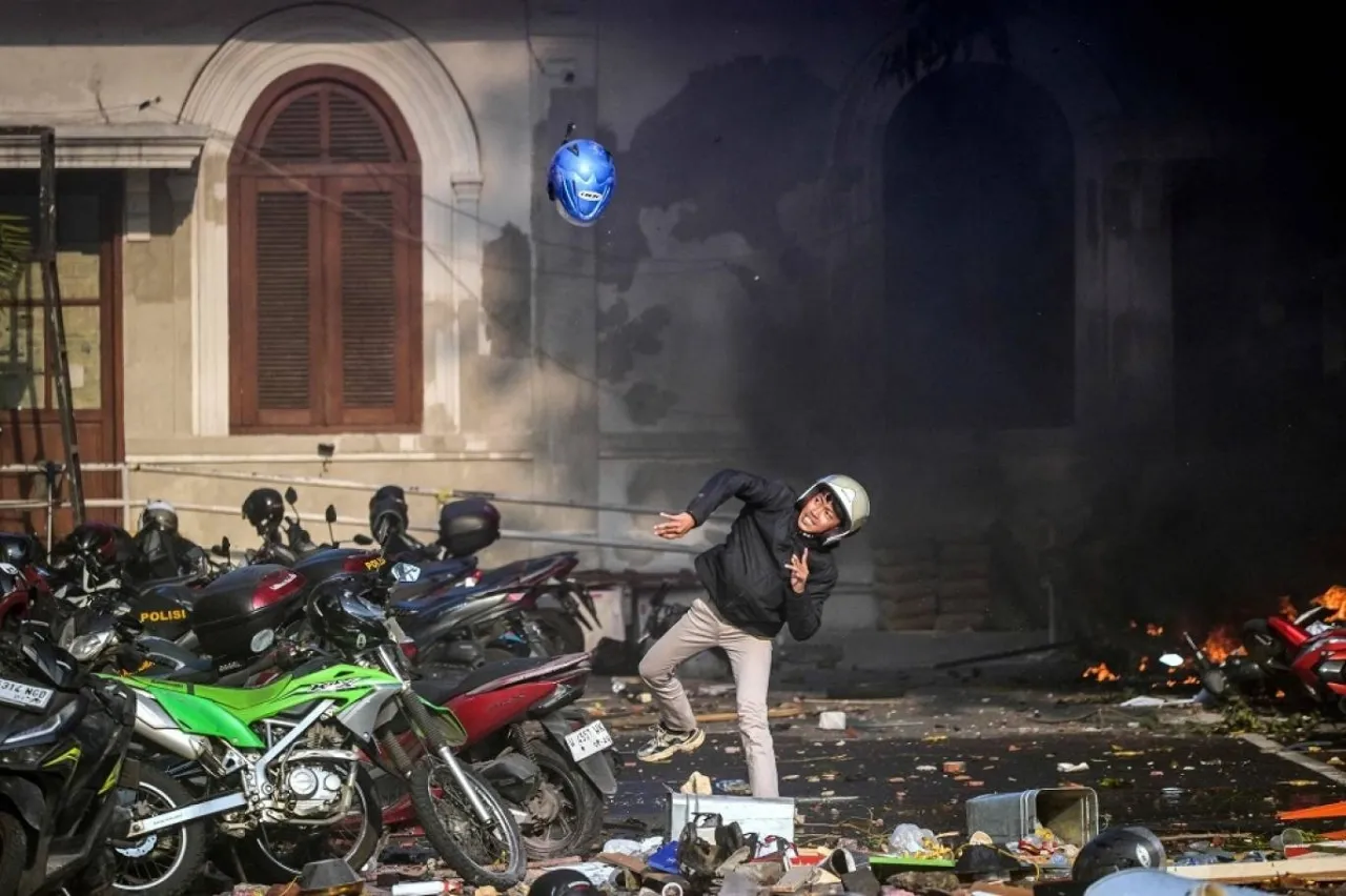 أعمال نهب لمنازل وزيرة المالية ونواب بالبرلمان في إندونيسيا