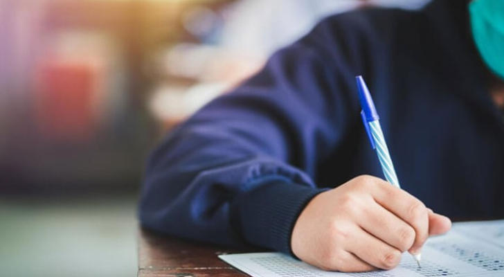 التربية: دورتان تكميليتان ومادتان فقط لرفع معدل التوجيهي 2008