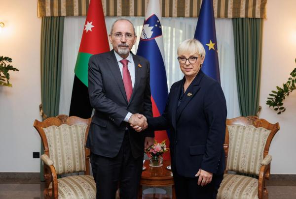 وزير الخارجية يلتقي رئيسة جمهورية سلوفينيا وينقل تحيات الملك