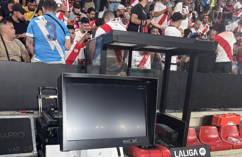 تعطل VAR.. ركلة جزاء مثيرة للجدل تُربك الحكم