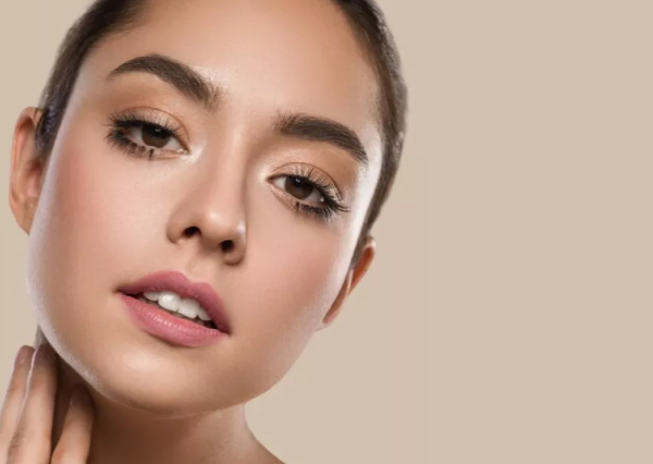 طرق طبيعية لتكثيف الحواجب .. وداعاً للفراغات