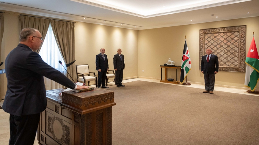 الزيود يؤدي اليمين القانونية أمام الملك بتعيينه عضوا في مجلس المستقلة للانتخاب