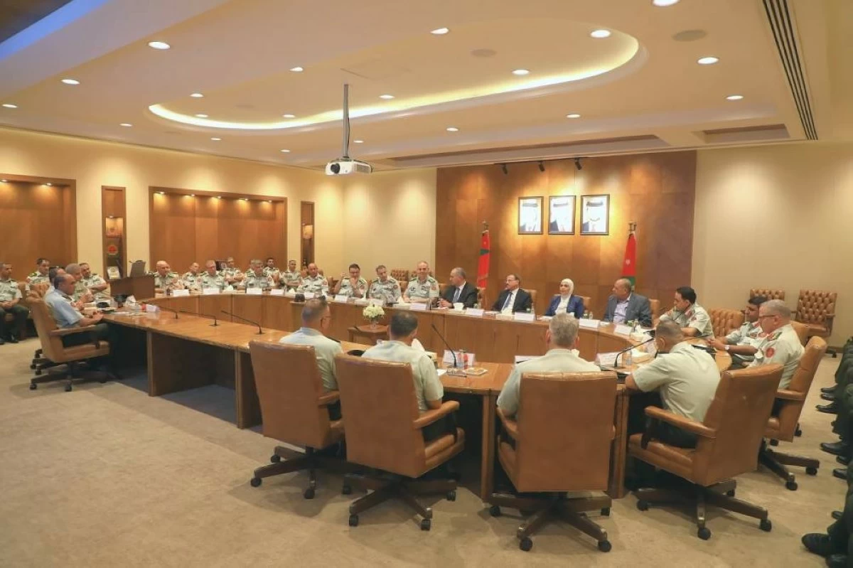 وزير العدل يزور مديرية القضاء العسكري ويؤكد أهمية تعزيز التعاون لتطوير منظومة العدالة