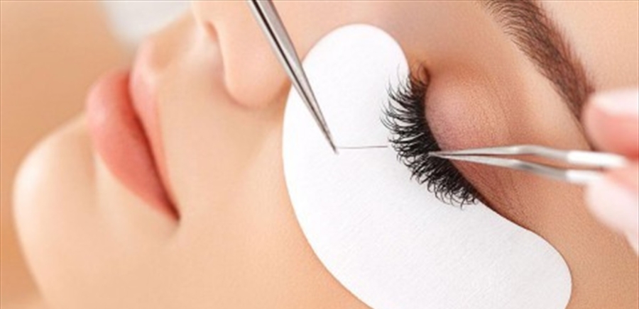 العناية بالرموش الطبيعية أفضل من الأضرار المؤقتة