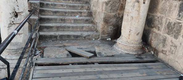 تلف في المدخل الخشبي للجسر الروماني في جرش يهدد سلامة المارة