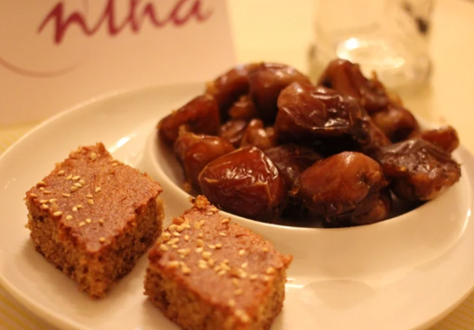 طرق مختلفة لتحضير أشهى وصفات بسبوسة التمر