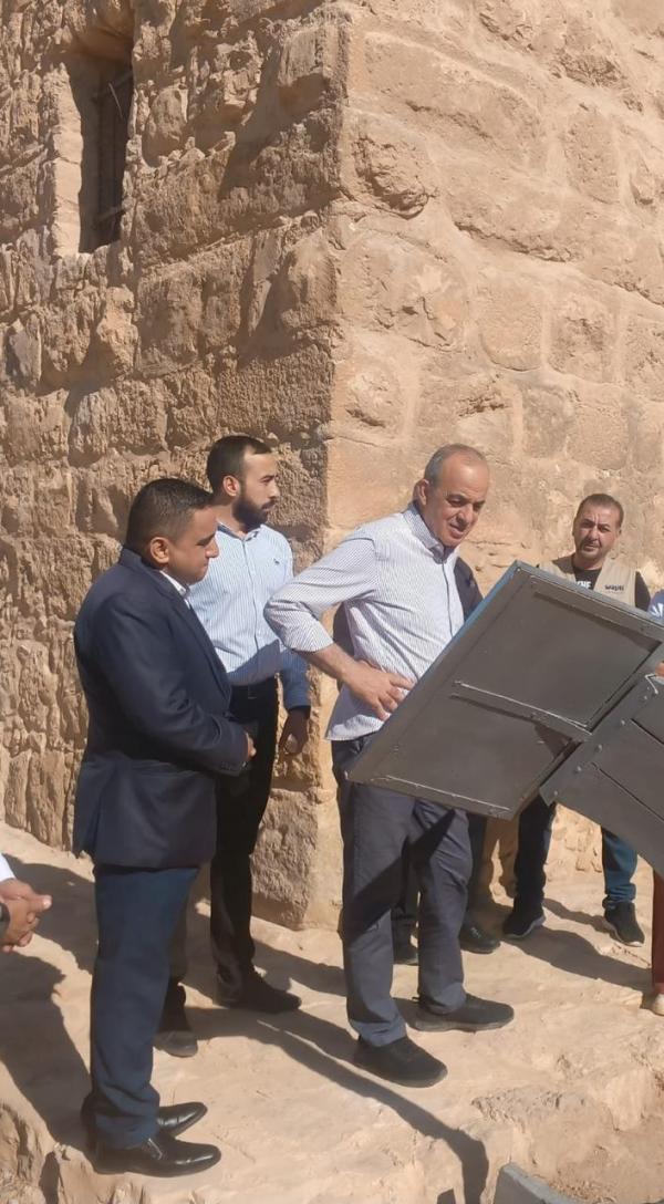 وزير السياحة يتفقد المواقع الأثرية في محافظة الزرقاء