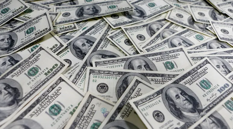 مليونيرة في عمر الـ32 تكشف الخدعة الذهبية لتوفير المال .. اتصل فقط!