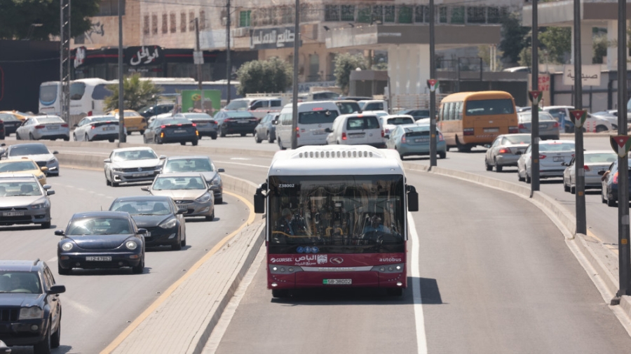 بدء استحداث رؤوس إشارات ضوئية خاصة بالباص سريع الترد