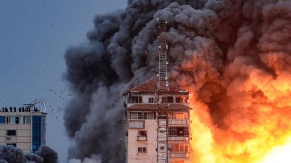 الاحتلال يقصف برجا سكنيا غرب غزة