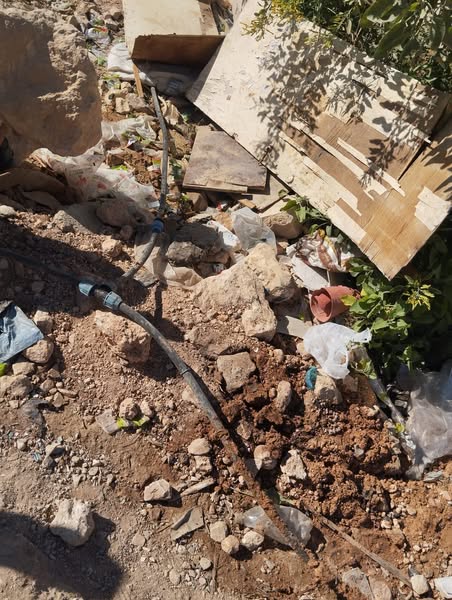 المياه تضبط اعتداءات على خطي مياه في منطقة ابو صياح _ اوتستراد الزرقاء