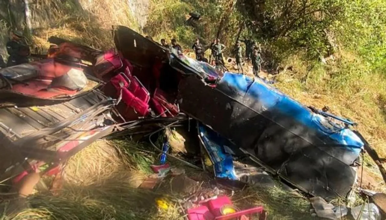 مقتل 15 شخصا إثر سقوط حافلة ركاب في سريلانكا