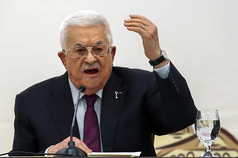 مروحيات أردنية تنقل الرئيس عباس إلى عمّان قبل توجهه إلى لندن