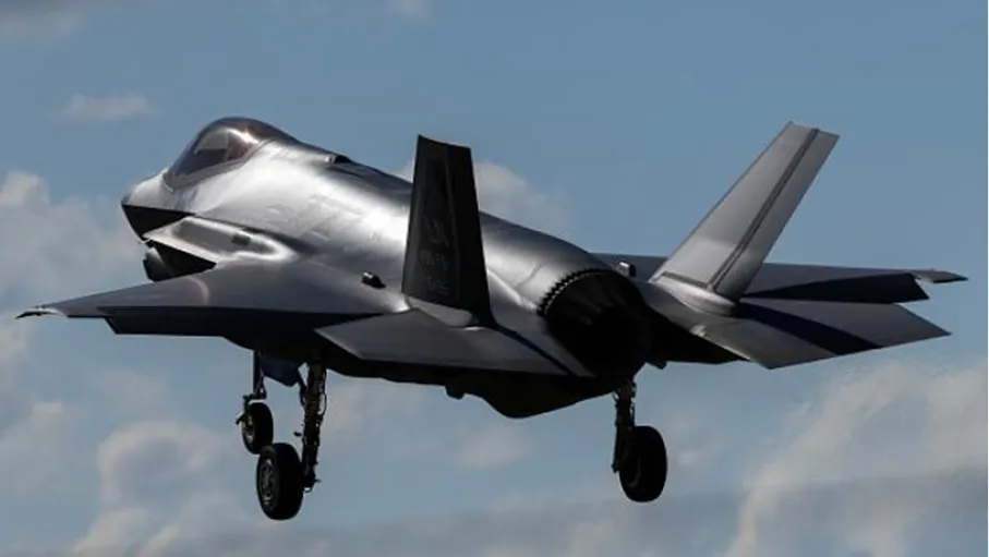 واشنطن تنشر مقاتلات شبح في الكاريبي وتضغط على مادورو