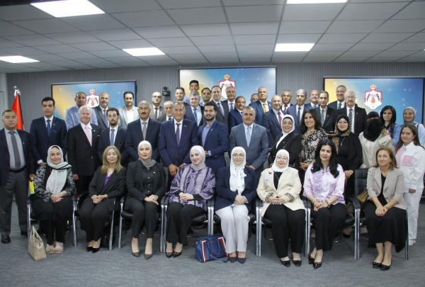 وزير الإتصال الحكومي يلتقي رئيس وأعضاء وفد جمعية عَون الثقافية الوطنية