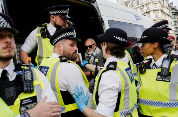 توقيف 150 شخصاً في بريطانيا خلال مظاهرة دعم لمجموعة فلسطين أكشن