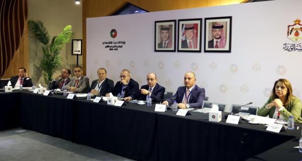 وزير الإدارة المحلية نعمل على مبادرات لتطوير خطة للتنقل الحضري المستدام