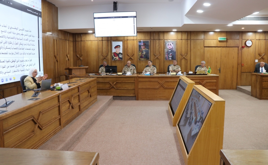 محاضرة في كلية الدفاع بعنوان دور التشريعات القانونية في تعزيز الأمن الوطني