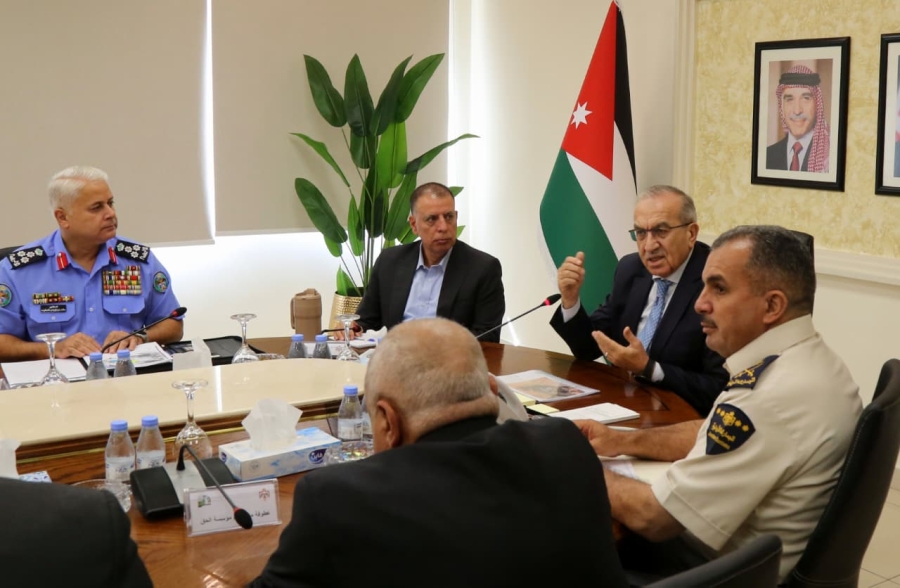 اجتماع موسع لمناقشة المخطط الشمولي لتطوير معبري جابر والكرامة الحدوديين