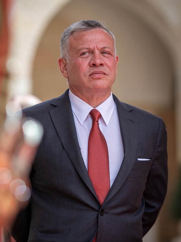 عاجل .. جلالة الملك عبدالله الثاني يصل أبو ظبي والشيخ محمد آل نهيان في مقدمة مستقبليه