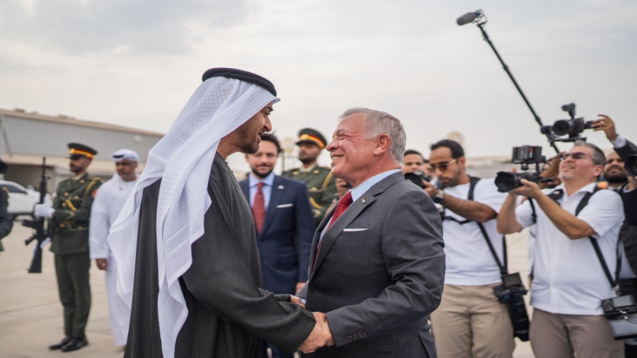 الملك والرئيس الإماراتي يؤكدان رفضهما للتصريحات الإسرائيلية التي تهدد سيادة دول الإقليم