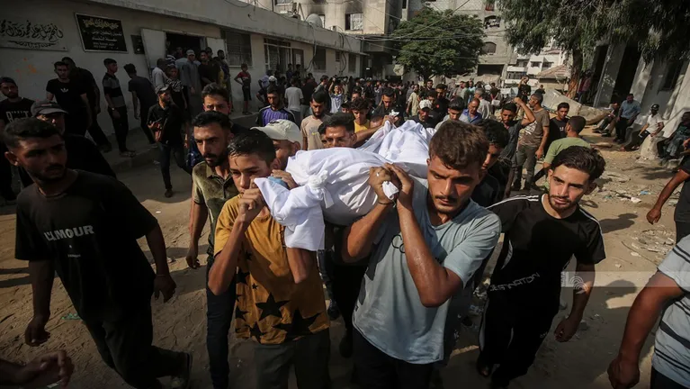 شهداء وإصابات بقصف الاحتلال ساحة مستشفى المعمداني في مدينة غزة