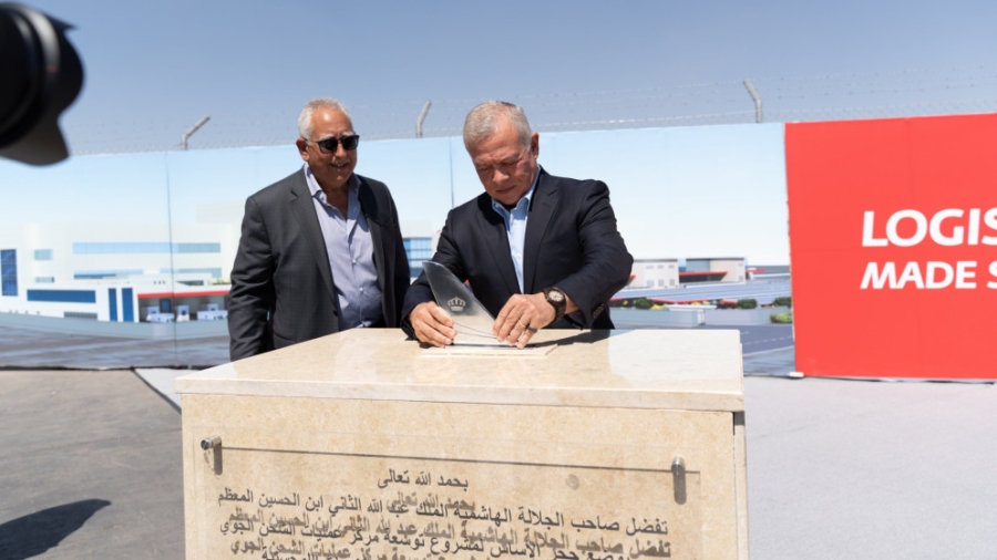 الملك يزور مطار الملكة علياء الدولي ويطلق مشروعين جديدين