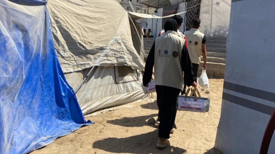 الخيرية الهاشمية: توزيع وجبات ساخنة في شمال قطاع غزة