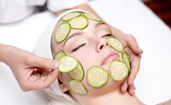 فوائد الخيار للبشرة: حل طبيعي لترطيب وتجديد الجلد
