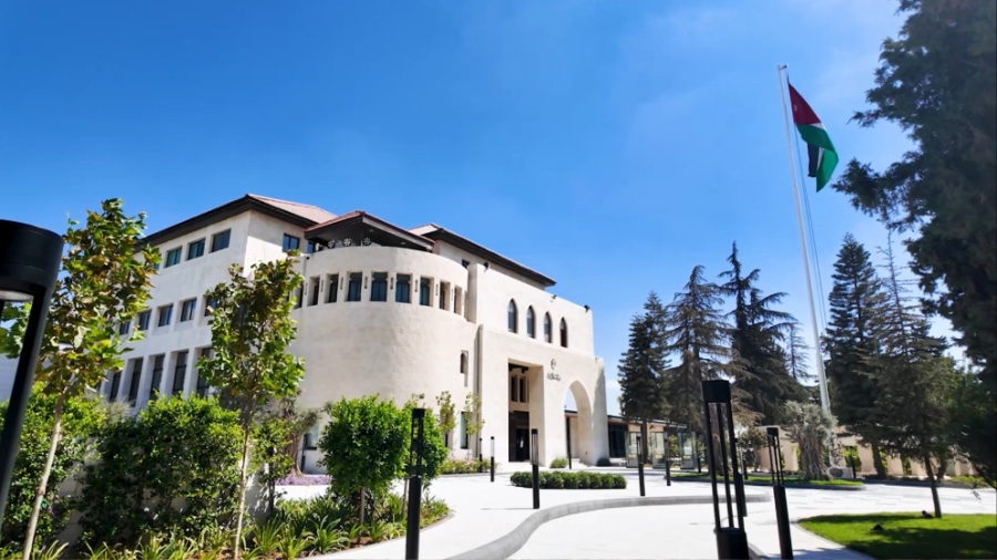 الحكومة تنشر أبرز قراراتها المتخذة منذ تشكيلها والهادفة للتخفيف عن المواطنين