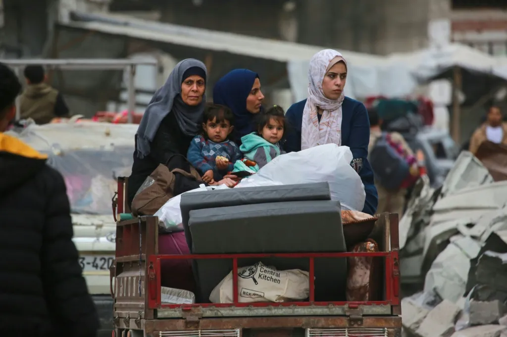 الجيش الإسرائيلي يصدر أمر إخلاء للسكان بجميع أحياء مدينة غزة