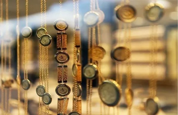 الذهب يرتفع إلى مستوى قياسي جديد في السوق المحلية