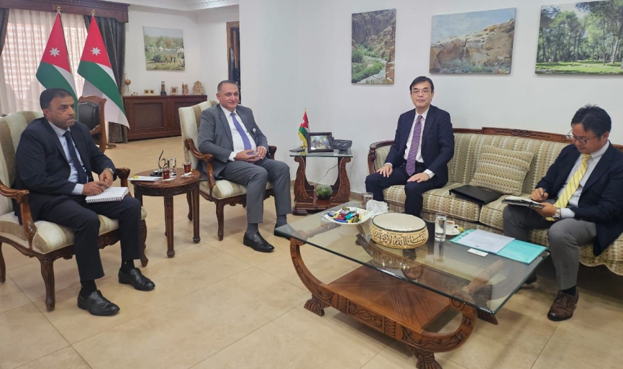 وزير البيئة يبحث والسفير الياباني تعزيز التعاون البيئي