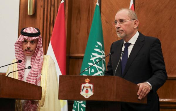 الصفدي ونظيره السعودي يبحثان الهجوم الإسرائيلي السافر على قطر