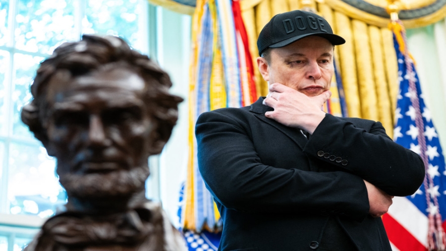 ماسك مهدد بفقدان لقب أغنى شخص في العالم لصالح مؤسس شركة أوراكل