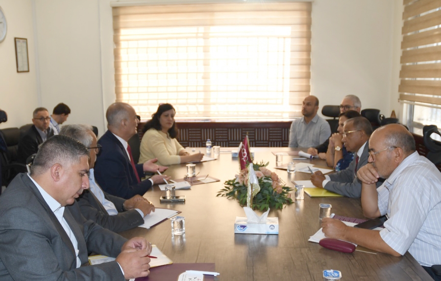 المؤسسة التعاونية تُناقش مع وفد تونسي تعزيز قدرات محطات إكثار البذار