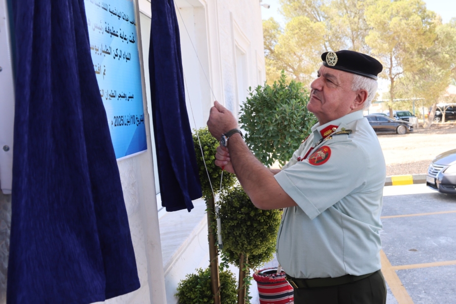 الحنيطي يفتتح مبنى الطيران التشبيهي وهنجر طائرة بيل 505