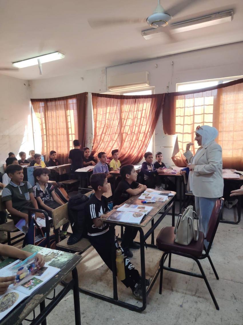 مديرة التربية والتعليم للواء الشونة الجنوبية  تتفقد مدرسة الكرامة الأساسية للبنين وتشيد بالجهود التعليمية