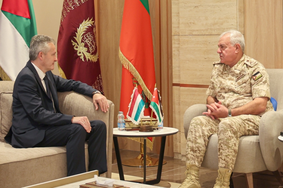 رئيس هيئة الأركان المشتركة يستقبل السفير الهنغاري